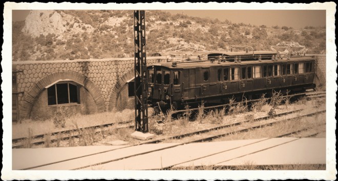 Z 4909 estacade sepia 2.jpg