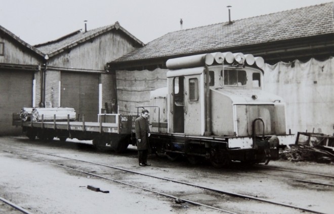 41 - Romorantin Photo CF Blanc à argent locotracteur BA11 au dépôt Janvier 1968.jpg