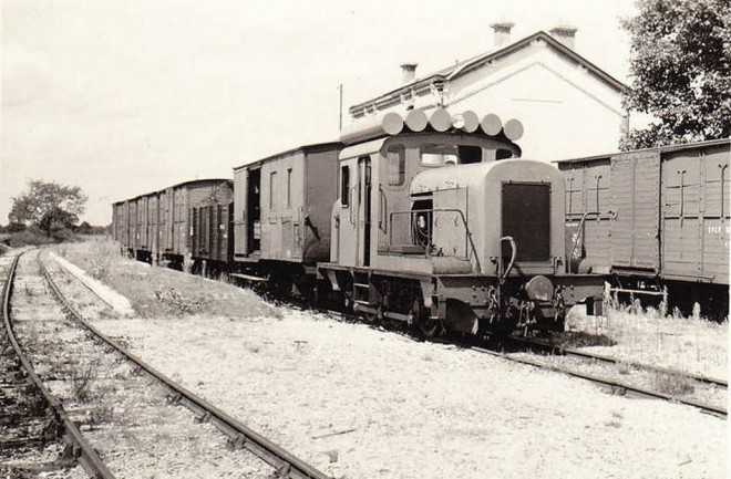 41 - C.F. BLANC ARGENT  Gare de CLEMONT, 1957, Vue vers Salbris, Diesel n°12. Photo Rozé.jpg
