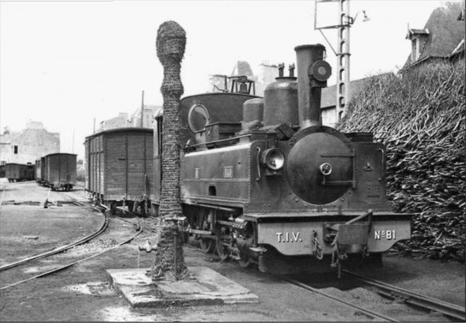 35 - Loco Corpet-Louvet 031 T n° 81 en gare de FOUGERES - TIV.jpg