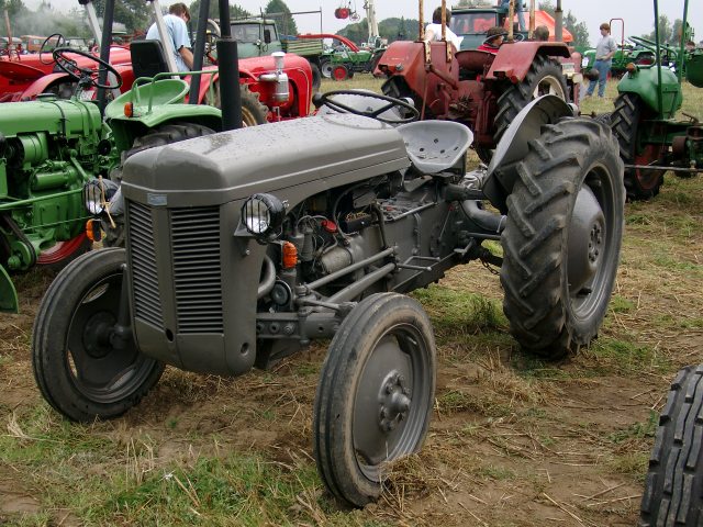Massey Ferguson TE-A (1950).jpg