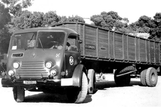 Renault R4182 et semi-remorque Fiche75.jpg
