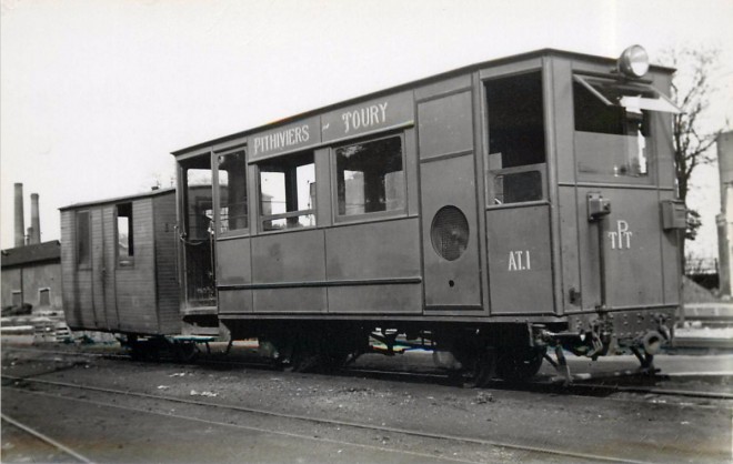 45 - AUTORAIL AT1 avec remorque poste à 1 essieu- Pithiviers -Toury TPT ( photo Debrun ).jpg