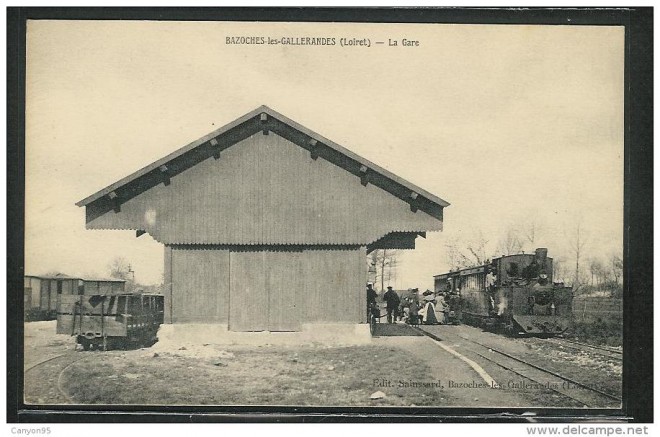 Bazoches les Gallerandes la gare et le tramway.jpg
