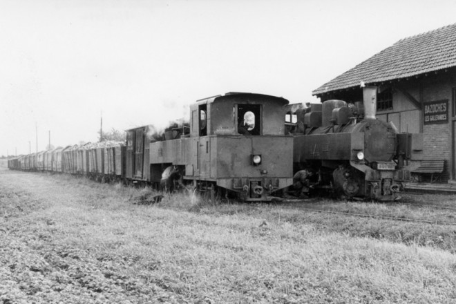 45 - Bazoches-les-Gallerandes. TPT  Tramway Pithiviers - Toury. Cliché Jacques Bazin. 17-10-1964.jpg