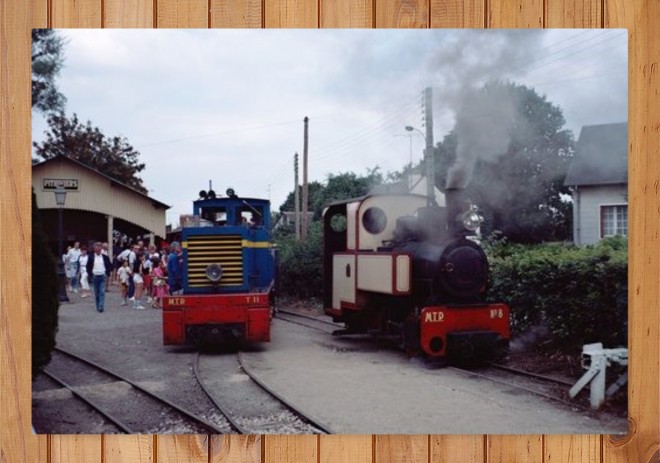 gare amtp gmeinder 1944 et decauville 1919.jpg