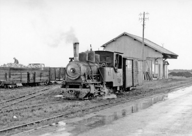 45 - Locomotive 050 T Koppel n° 5-3 en gare - GUIGNEVILLE  Photo Bazin 1964.jpg