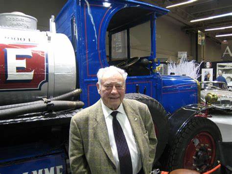 André LORIN POUM.jpg