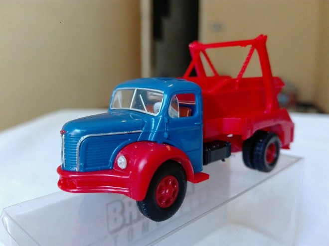 Brekina 85393 Berliet GLR 8 benne 01.jpg