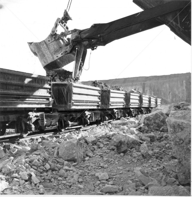 Maxeville 1950 chargement de wagons 01.jpg