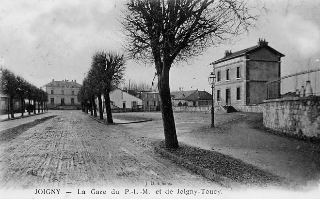 joigny gare coté rue.jpg