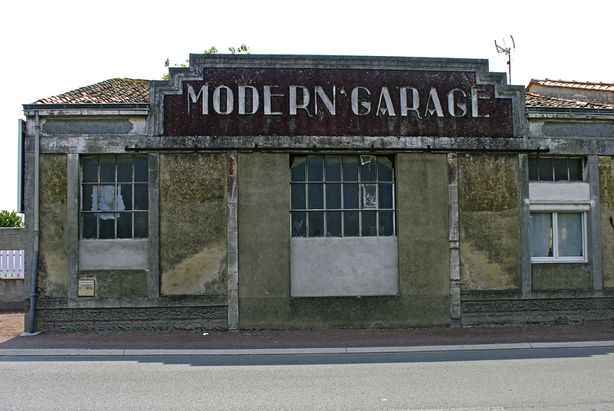 Modern Garage - Chaillé les Marais.jpg