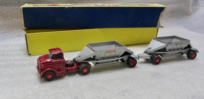 Matchbox M-4 bennes Fruehauf 01.jpg