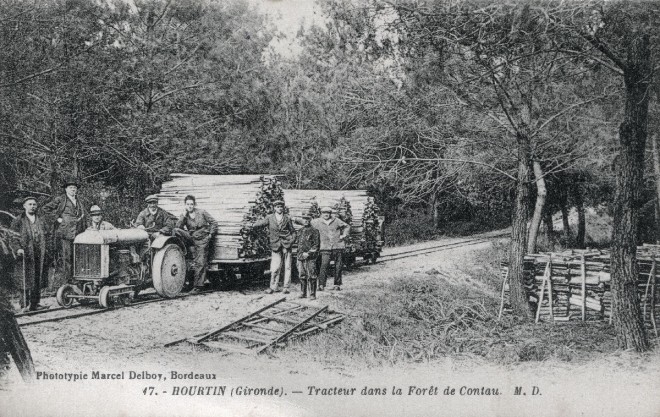 33 - Hourtin - Tracteur dans la foret de Contau.jpg