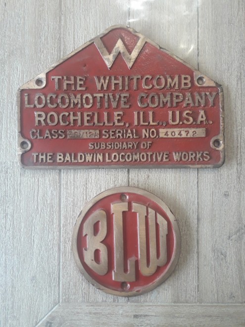 plaques Wh.jpg