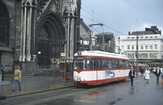 1982-99-218perso.jpg