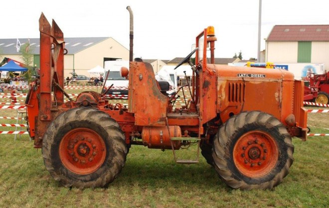 LATIL Véron_(Yonne,_France)-fête_agricole2013-34 6 Wikipedia.jpg