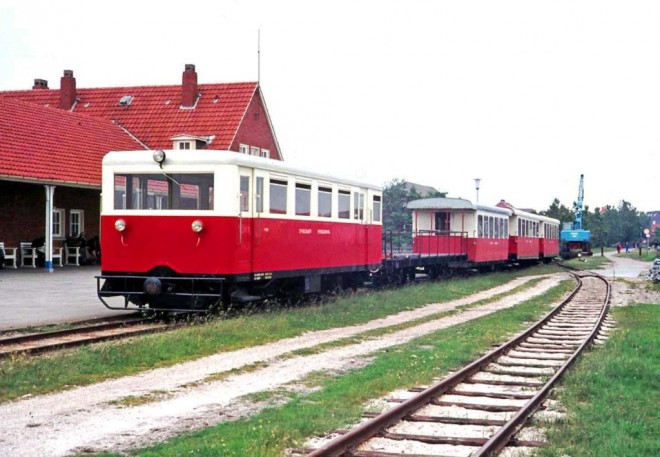Spiekeroog-1026-InselbahnhofT-519.6.1976Jörd-1024.jpg