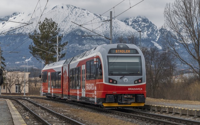 Stadler-Rail_TEZ_495-951_ZSSK_Railcolor-News_0276-1.jpg