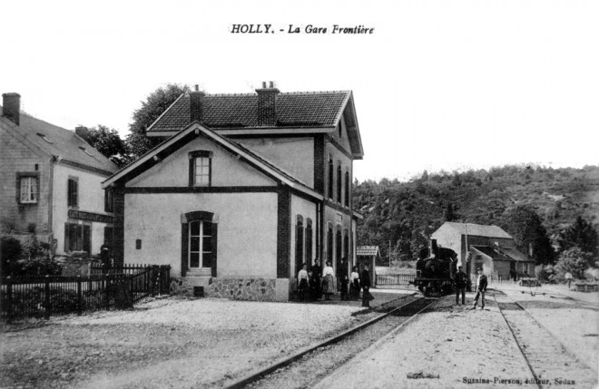 Holly gare frontière.jpg