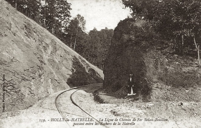 159-La Hatrelle entre les rochers.jpg