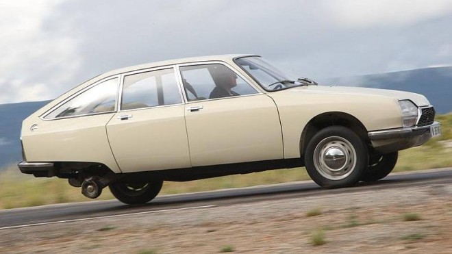 CITROËN GS 3 roues.jpg
