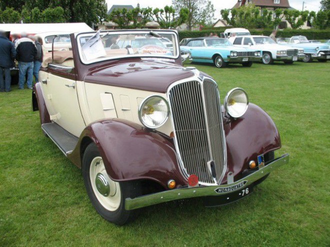Renault Monaquatre.jpg