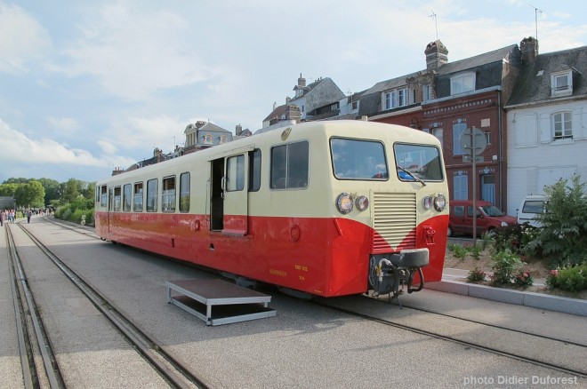 Autorail_Verney_X_212_Saint-Valery-Port.jpg