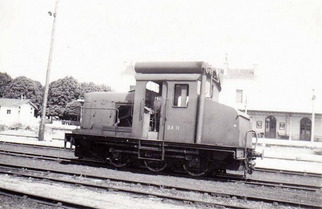 41 - CF du BLANC ARGENT, 1957 Gare de ROMORANTIN, Diésel n°11. Photo Riffaud. Coll. Pérève.jpg