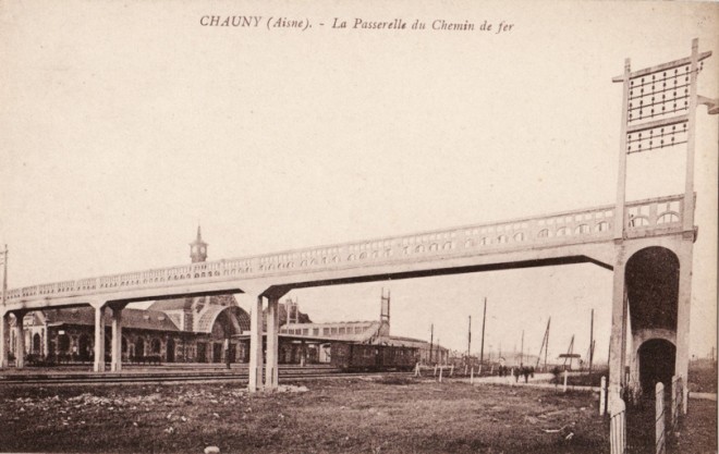 02 Chauny Passerelle 3037 (coll F Dufetrelle).jpg