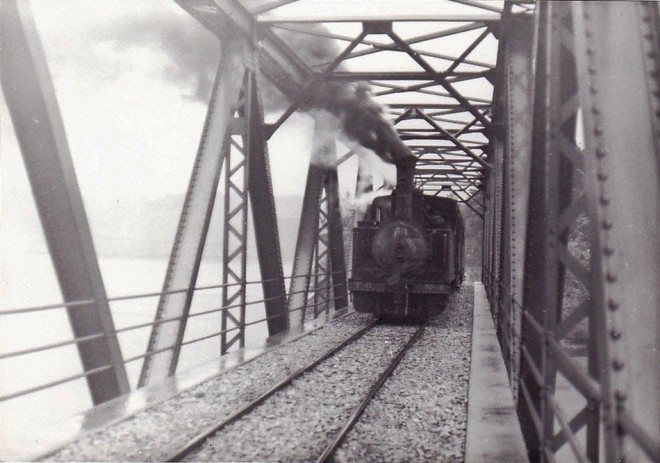 19 - Tramways de Corrèze Locomotive vapeur Viaduc du barrage de Marcillac Le 25 mai 1958.jpg