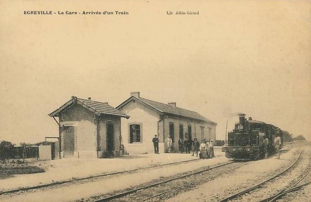 77 Egreville Arrivée du train.jpg