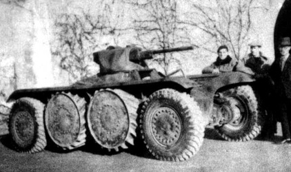 PanhardAM40P_01.Tanks.jpg