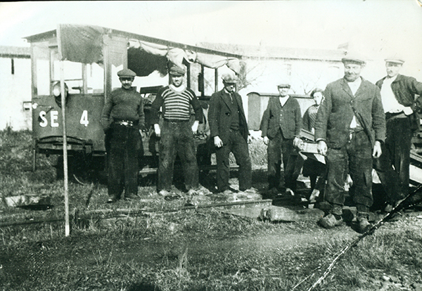 Le Puiset-Doré les Epinettes équipe de Montrevault Victor Coiffard, Louis Bellanger, Marchel Chenouard, Pierre Chevalier, Marie Coiffard, Mauïse Racineux 490804 - Coll Chevalier-Audoin.jpg