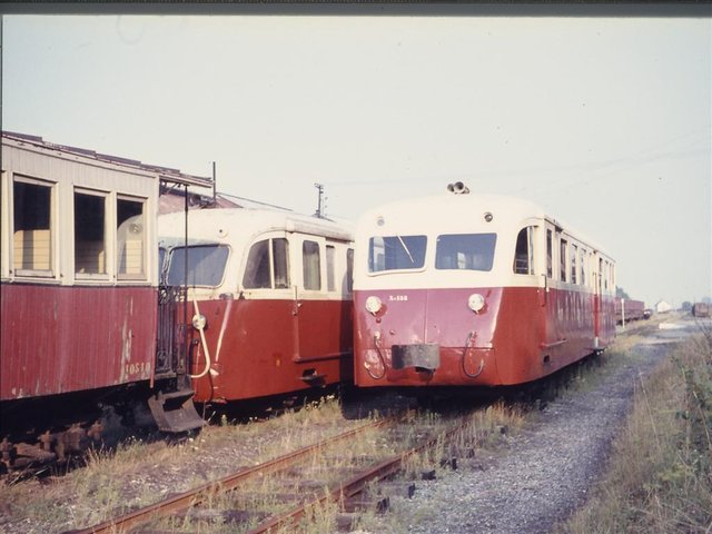 OC1 X 158 passe devant l'X157 St Valéry-Canal 29.7.71 (Large).jpg