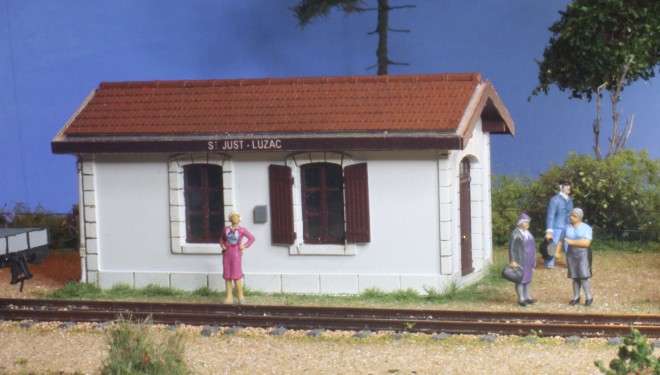 Toiture halte St Just.JPG