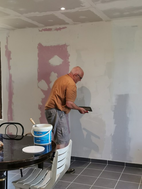 2022-05 rénovation mur salle de séjour.jpg