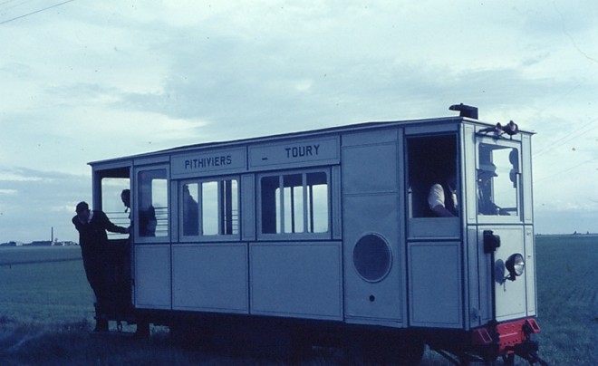 29 AT1 arrive aux Ormes 23.4.66  Finot Conducteur.jpg