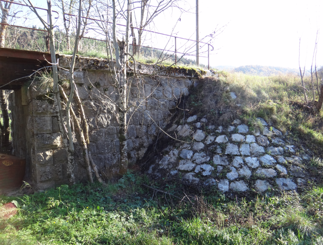 Petit pont à TM sur ruisseau.png