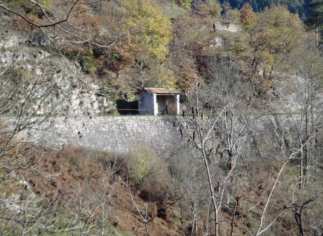 Arrêt de La Pras vu depuis Maurize.png
