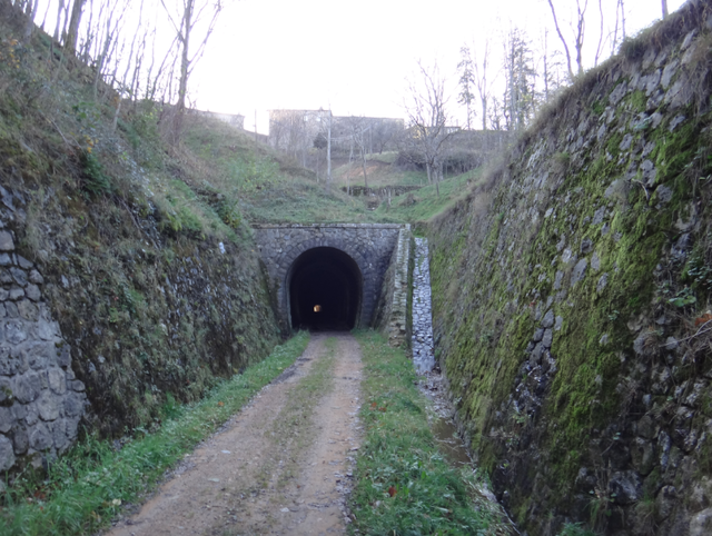 Tunnel des Nonières côté Lamastre.png