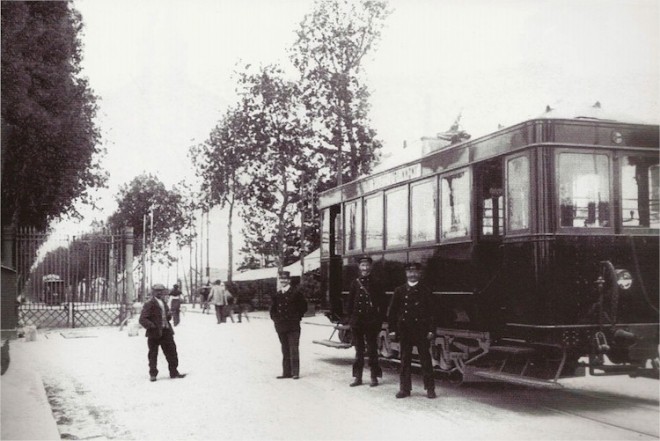 Ancien M La Buire Carrefour de Verdun 1910.jpg