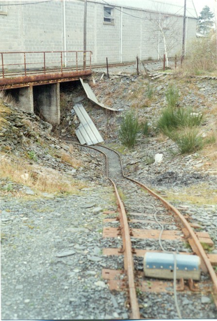 19940307 Voie de 050 d'accès à la galerie d'évacuation des déchets sous les ateliers des Grands Carreaux 491010 VE - Photo Michel Raclin a.jpg