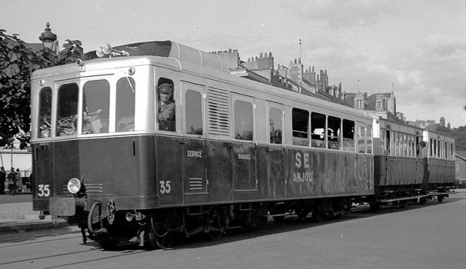 09 Angers Anjou automotrice Brissonneau 35 490046 - Photo P Laurent - La Vie du rail 02a.jpg