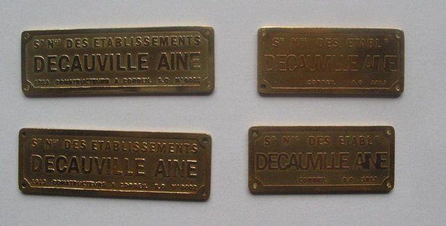 Plaques constructeur brutes.jpg