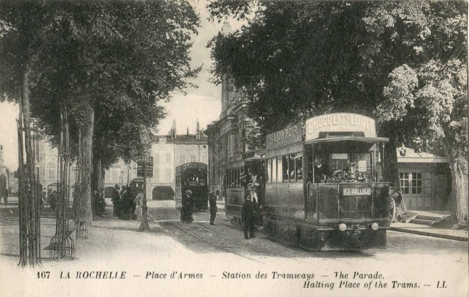 LL_167_-_LA_ROCHELLE_-_Place_d'Armes_-_Station_des_Tramways.jpg