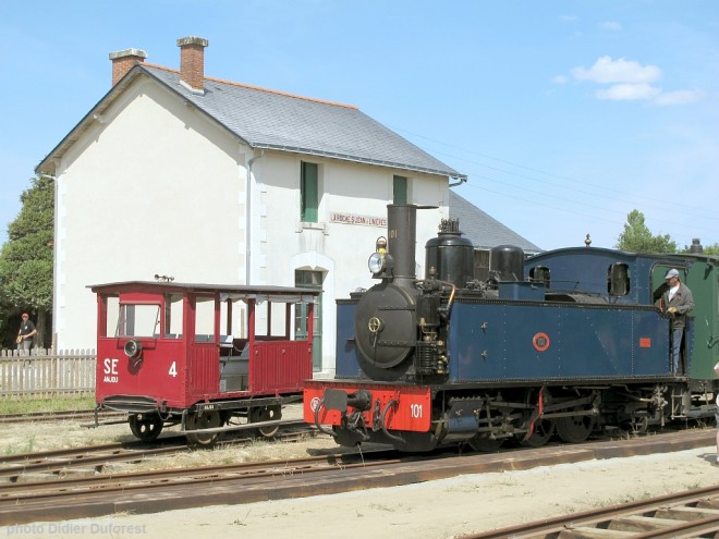 Gare_de_La_Roche_Saint-Jean_de_Linieres-b.jpg
