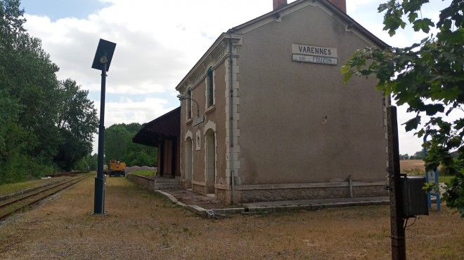 Varennes sur Vouzon Tx voie 7.2023.jpg