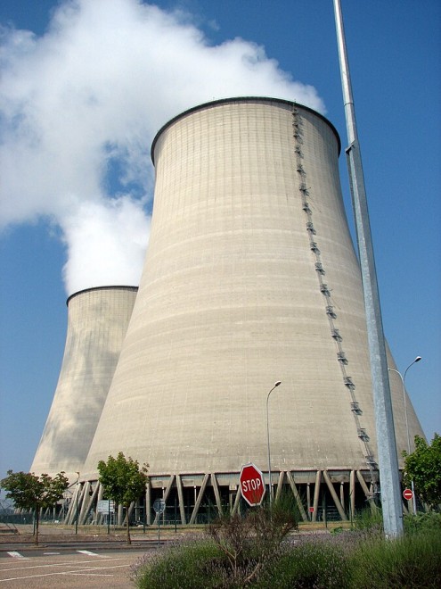 Centrale_nucléaire_de_belleville_-_tours_de_refroidissement.jpg