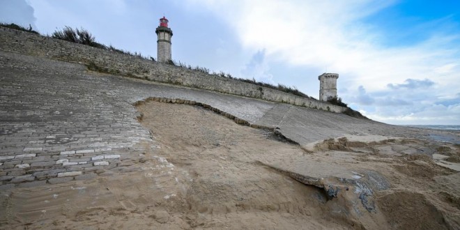 Phare des baleines 6 nov 2023.jpg